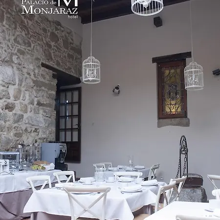 Palacio De Monjaraz Otel Ávila