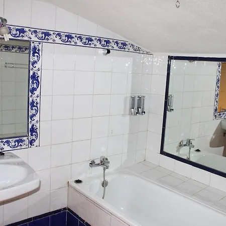 מלון Palacio De Monjaraz 2*